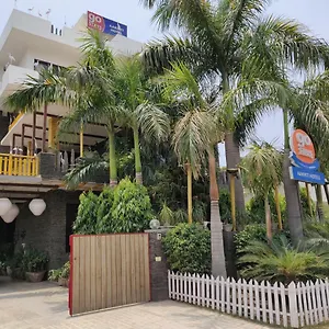 Hotel Aakritii, Gurgaon